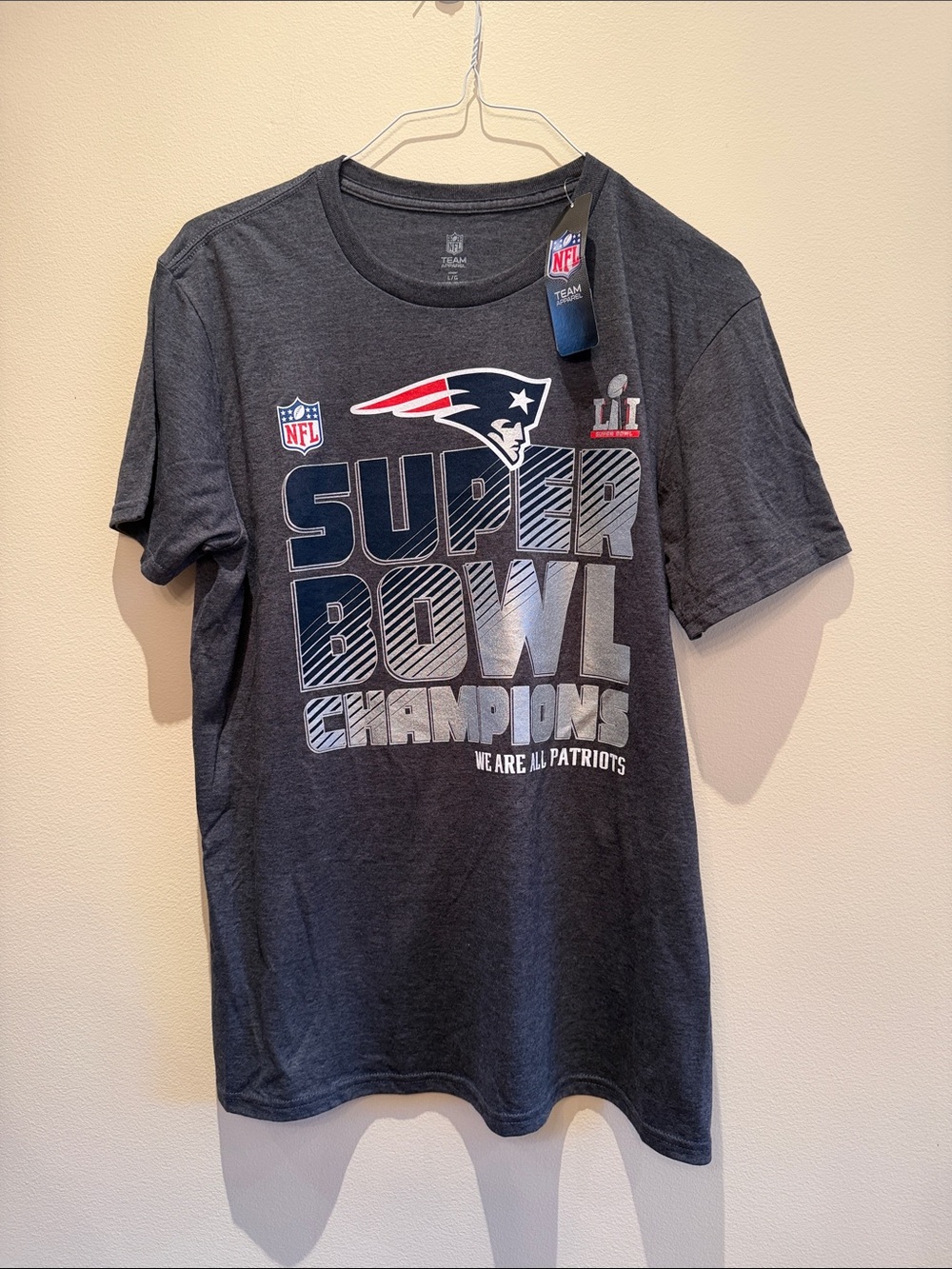 New Era Men's Charcoal New England Patriots Super Bowl Graphic Tee